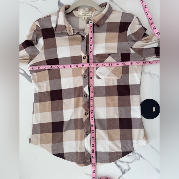 Women’s Small Plaid Button Down‎ - Picture 4 of 6